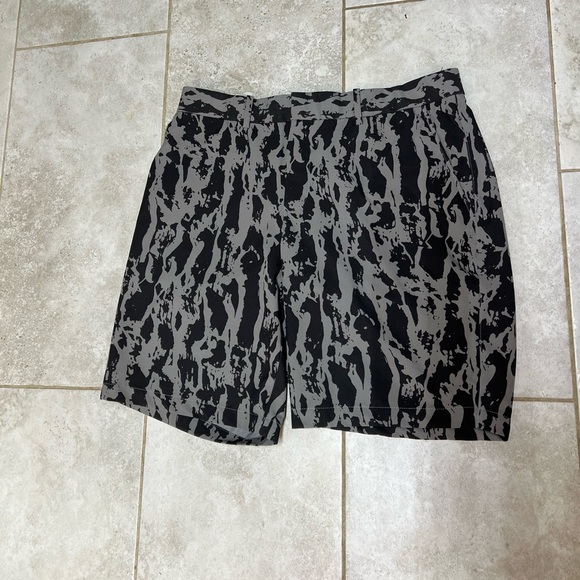 1 pair NEW Mens $70 NIKE Dri Fit Hybrid 10.5 Camo Golf Short CU9411-003 size 36 - Picture 3 of 10